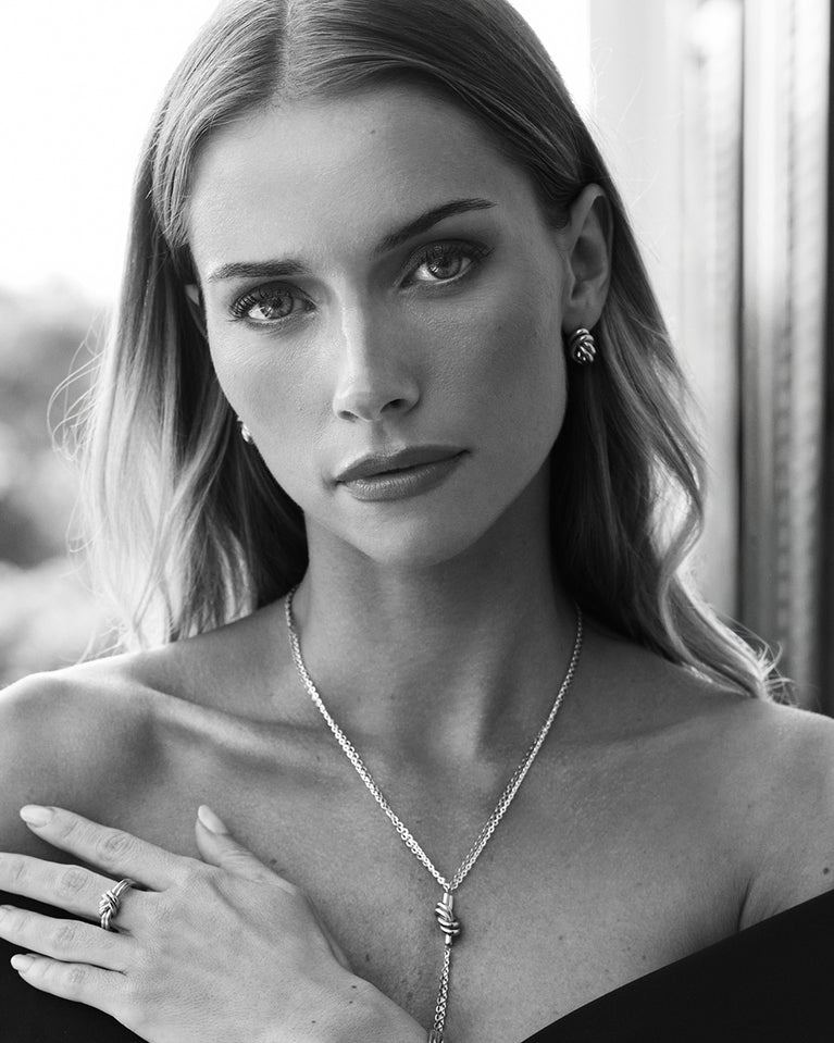  Necklace in silver and gold plated-316L stainless steel from Waldor & Co. The model is Dual Knot Necklace Polished.