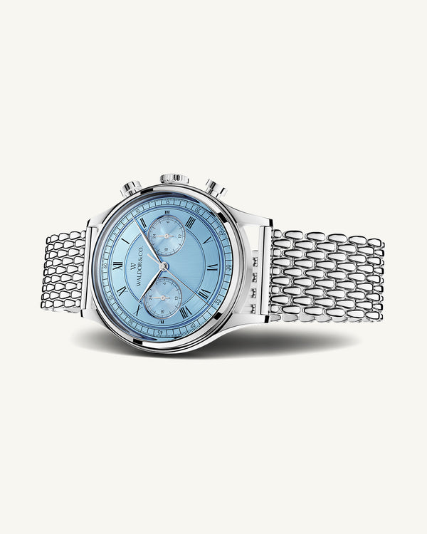 A round mens watch in rhodium-plated silver from Waldor & Co. with light blue sunray dial and a second hand. Seiko movement. The model is Avant 42 Cap Mala 42mm.