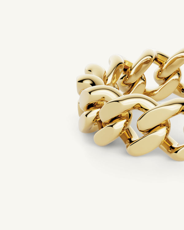 A Ring in 14k gold-plated from Waldor & Co. The model is Chain Ring Polished Gold