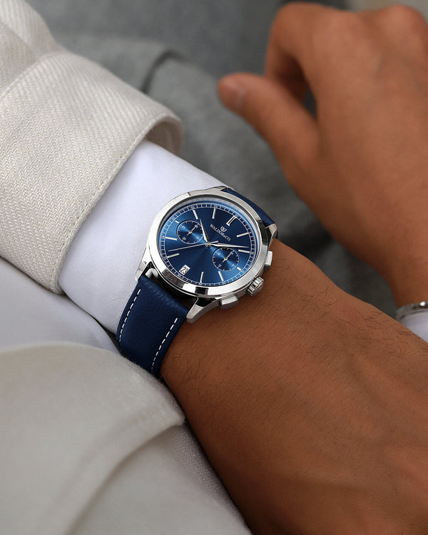  A round mens watch in rhodium-plated silver from Waldor & Co. with blue sunray dial and a second hand. Seiko movement. The model is Chrono 44 Sardinia 44mm.