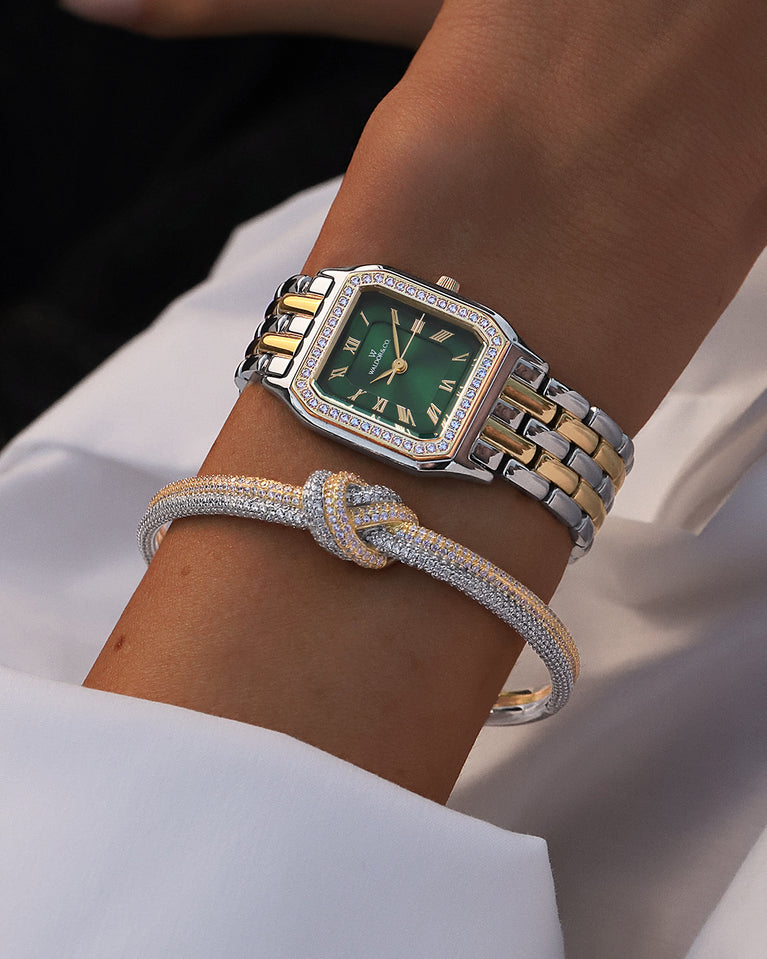 A Bangle in 14k-gold plated and silver polished copper from Waldor & Co. One size. The model is Dual Knot Bangle Pavè.