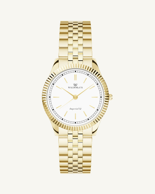 A round womens watch in 22k gold from Waldor & Co. with white sunray dial and a second hand. Seiko movement. The model is Imperial 32 Positano 32mm.