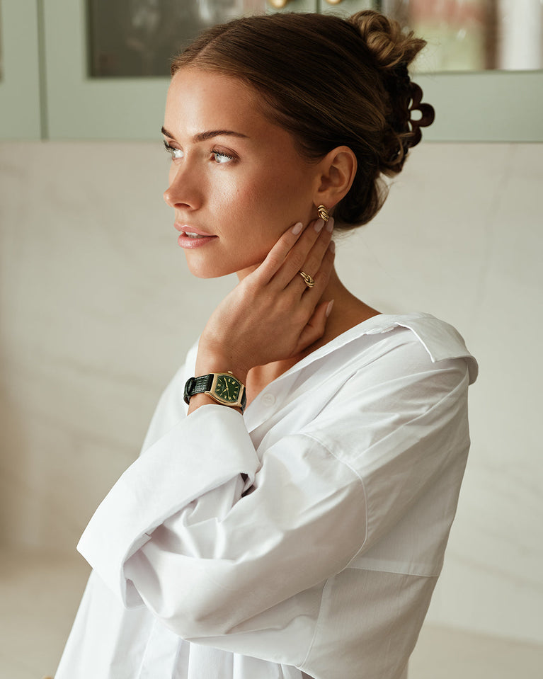  A square womens watch in 22k gold plated 316L stainless steel from Waldor & Co. with domed mineral glass dial. Seiko movement. The model is Constant 36 Laglio.